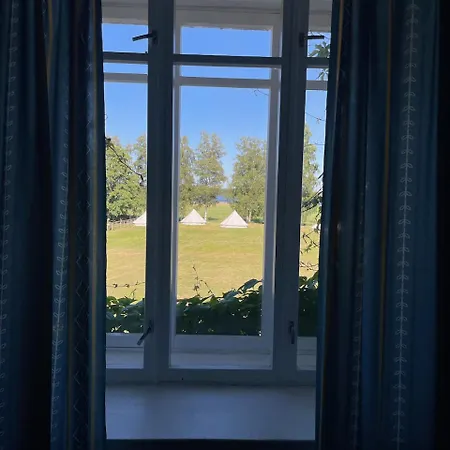 Utoopia Kuelalistemaja Viscosas Inn Korgessaare