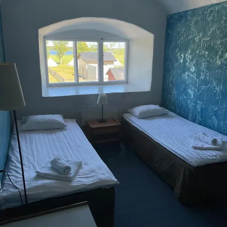Inn Utoopia Kuelalistemaja Viscosas Korgessaare