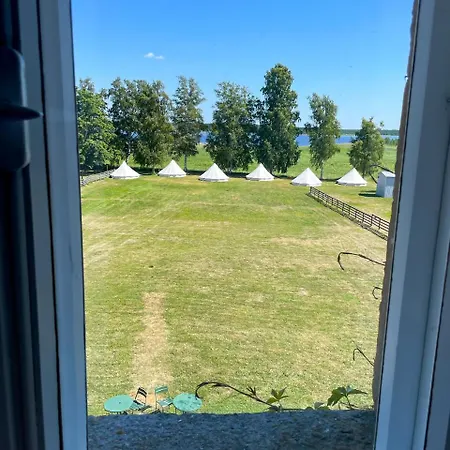 Utoopia Kuelalistemaja Viscosas * Korgessaare